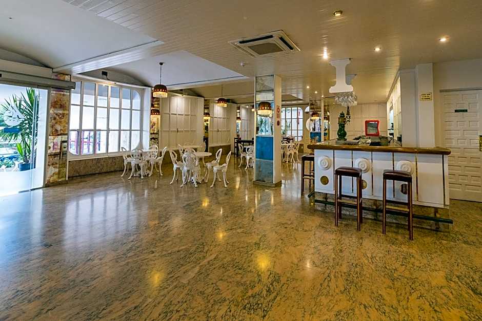 Hotel Checkin Garbí