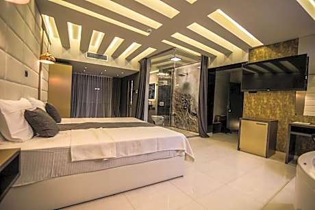 Deluxe Suite with Spa Bath