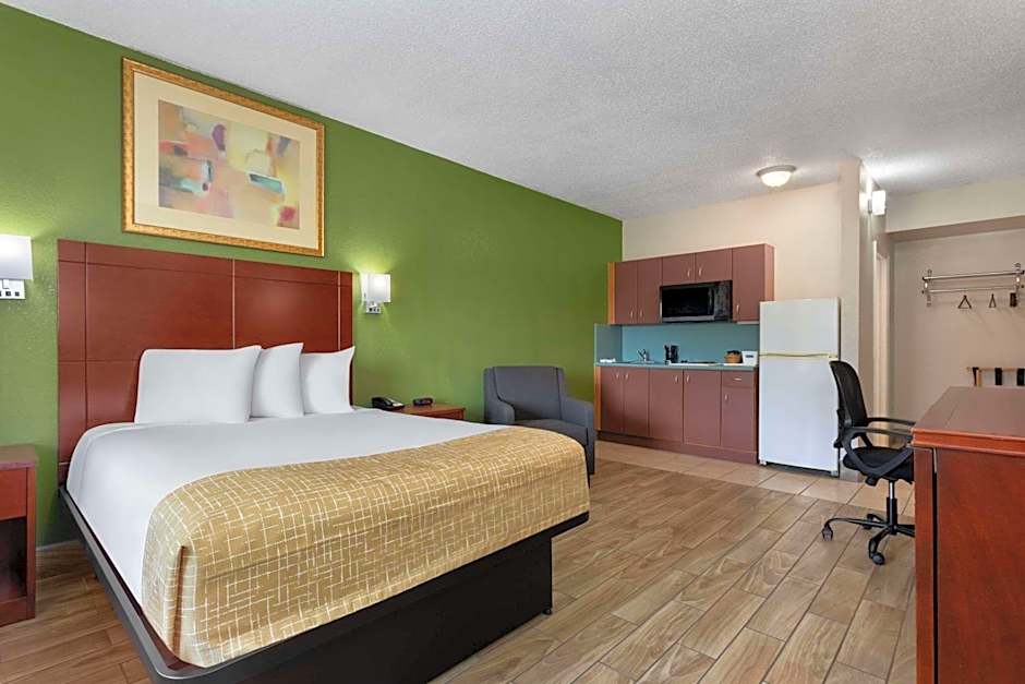 Travelodge Suites by Wyndham Lake Okeechobee
