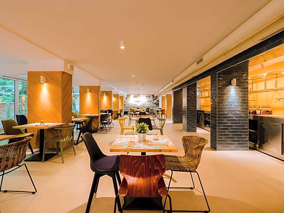 ibis Styles Golden Sands Roomer Hotel