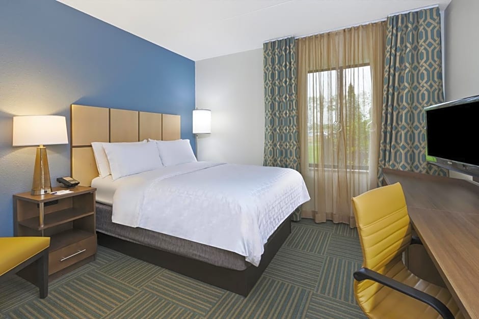Candlewood Suites Grand Rapids Airport, an IHG Hotel