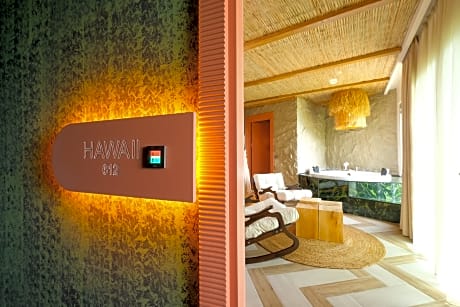 Deluxe Suite Jacuzzi with Seaview