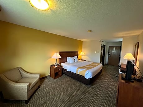 1 King Bed, Suite, Nonsmoking, Upgrade