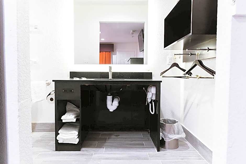 Motel 6 Bellville, OH