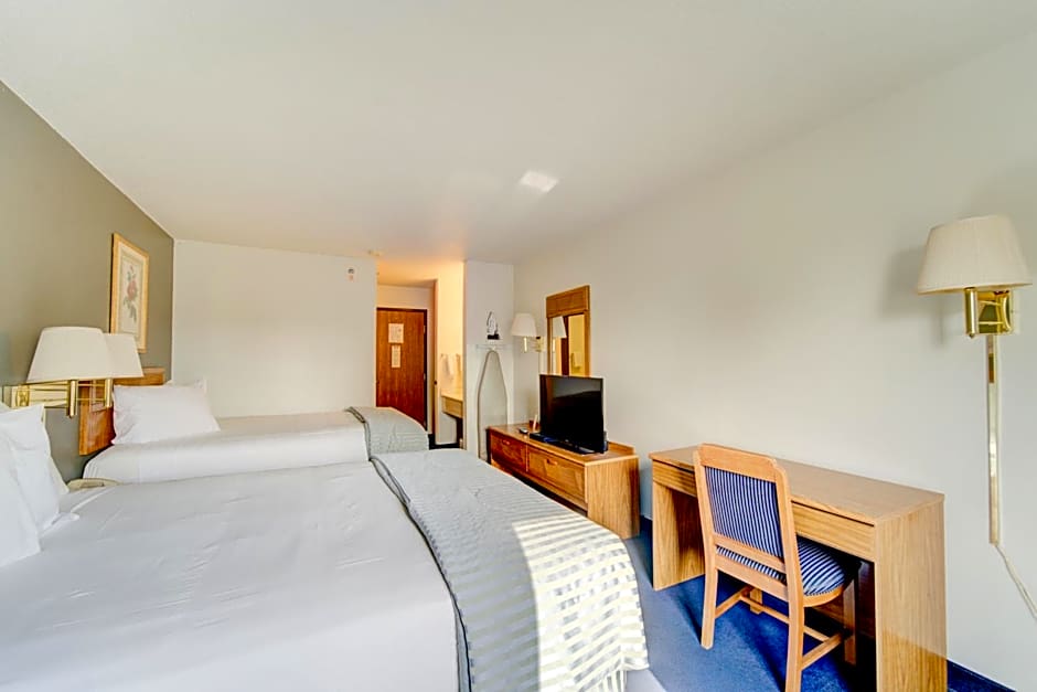 Capital O Amerihost Inn and Suites Fulton Hwy 54 MO