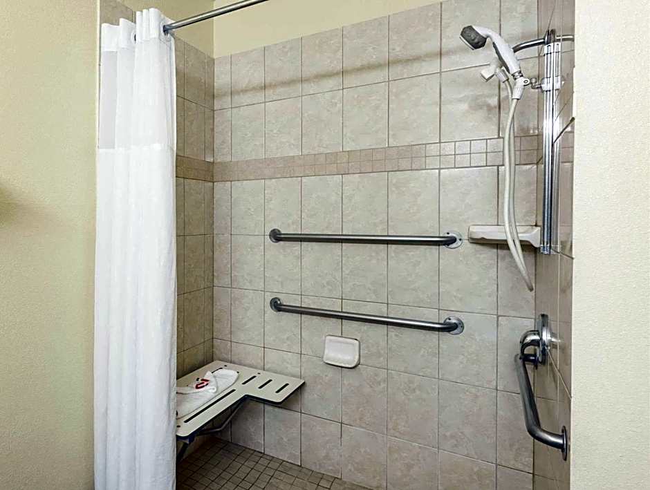 Super 8 by Wyndham Bakersfield South CA