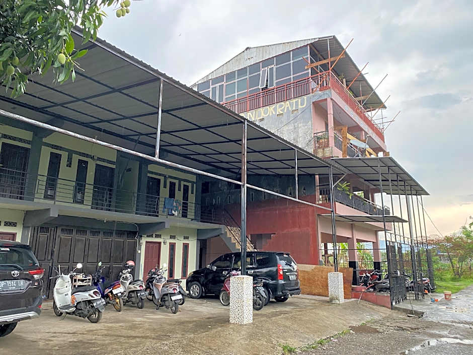 OYO 93414 Wisma Ratu Syariah Near SMP Negeri 2 Watang Pulu