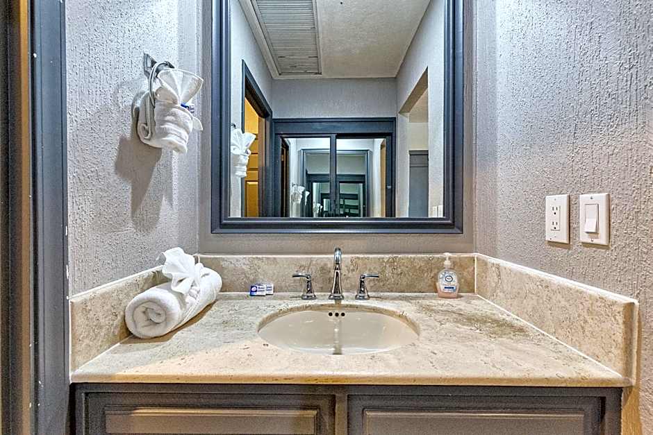 Sonoran Sea 310-W - Modern 1 bedroom