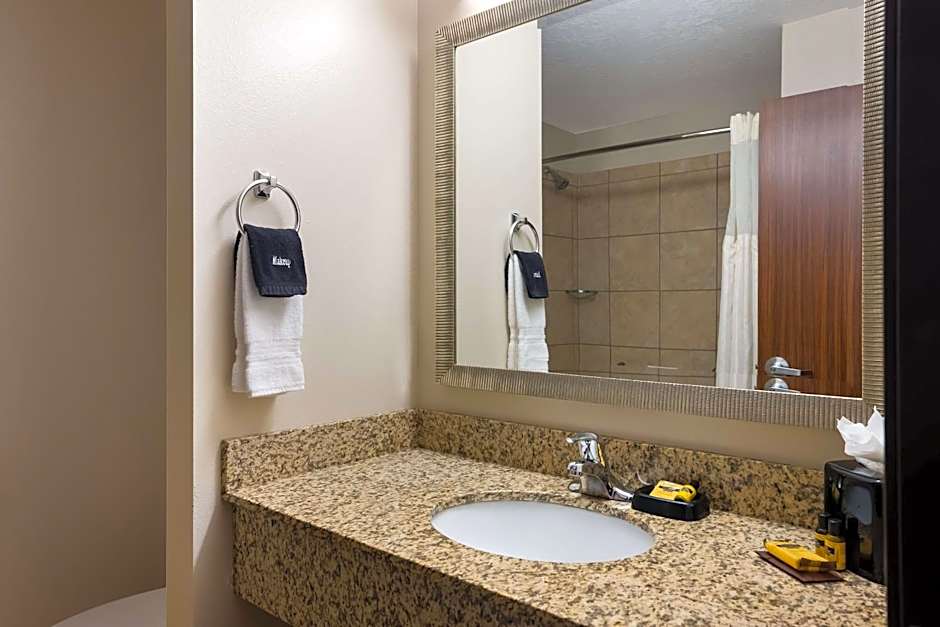 Best Western Plus Landmark Hotel