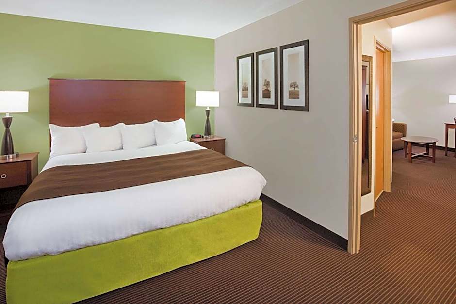 Photo 1 of 10 of Deluxe 1 King Bed