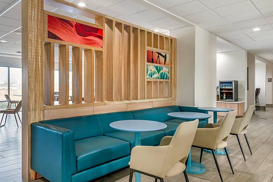 Comfort Inn & Suites Madison East - Monona
