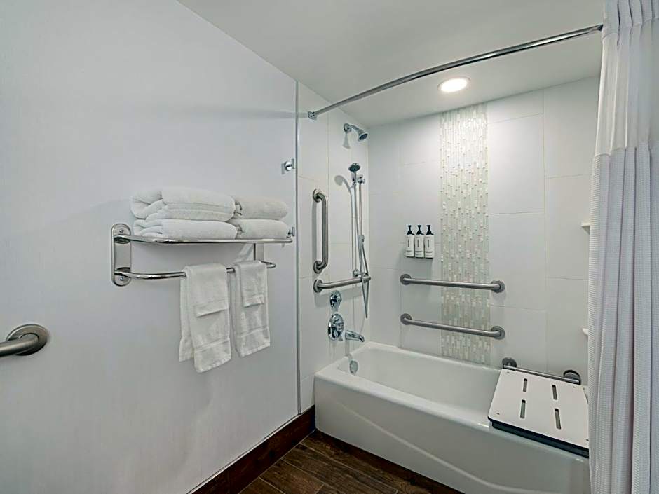Photo 1 of 2 of Standard 2 Queen Beds, Mobility Accessible, Bathtub