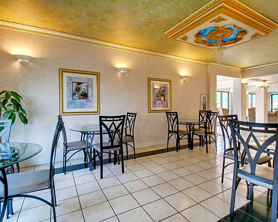 Econolodge Inn & Suites