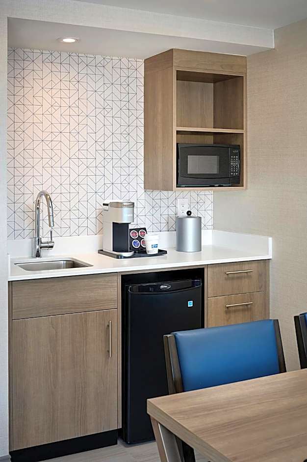 Holiday Inn Express & Suites Kitchener Southeast By IHG