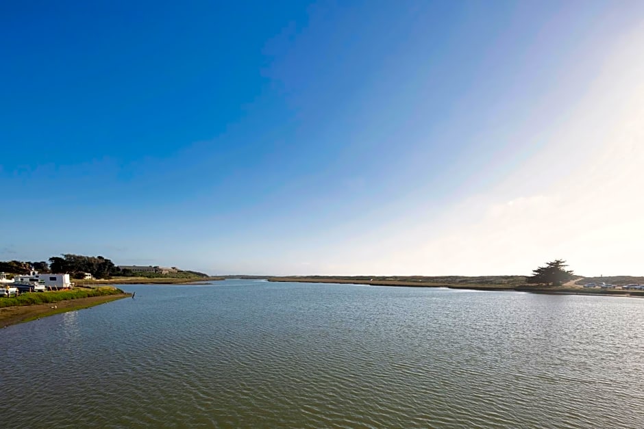 Inn At Moss Landing Point