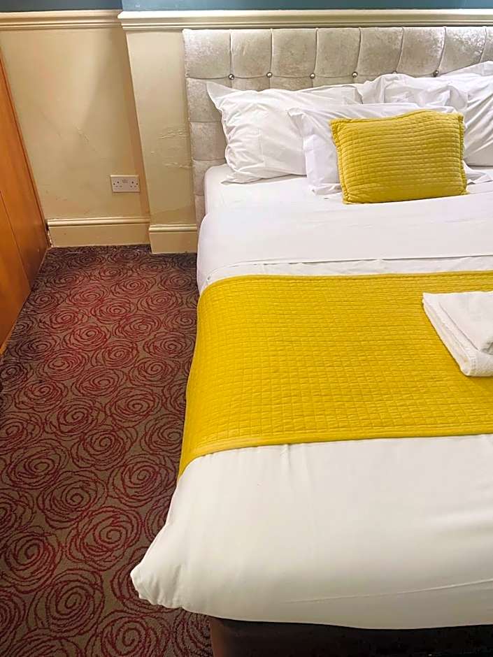 Eurobar Cafe and Hotel