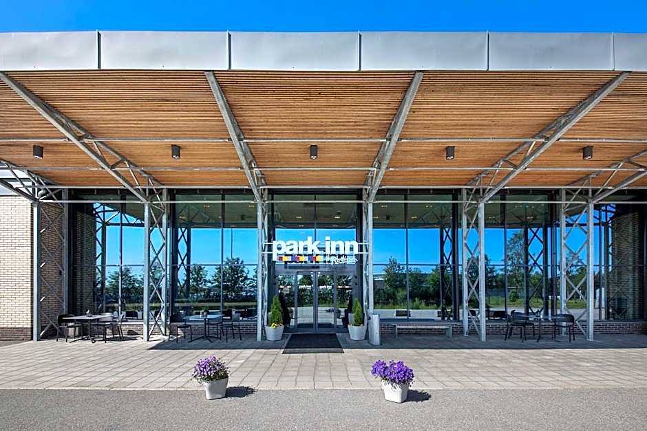 Park Inn by Radisson Oslo Airport Hotel West