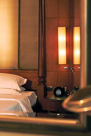 Davis Two-Bedroom Suite (Main Wing)