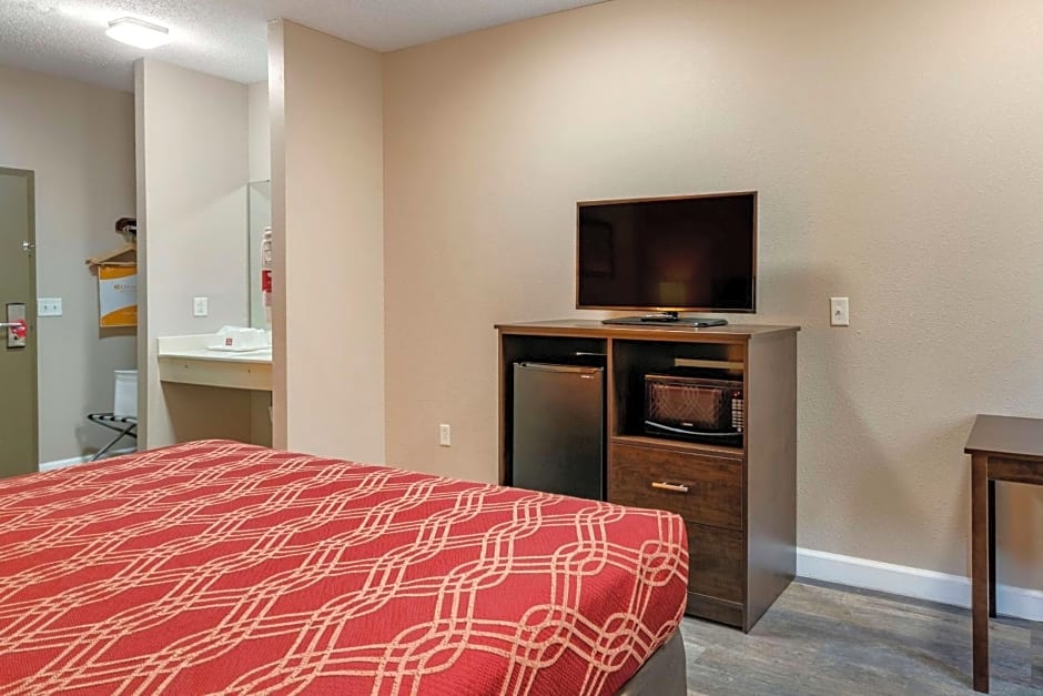 Econo Lodge Inn & Suites Granite City