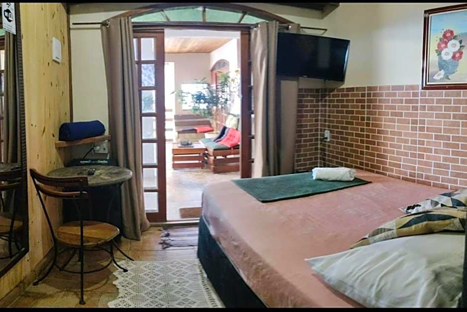 Pousada Marambaia Café - Praiana, econômica, Com café da manhã, piscina ao ar livre e hidromassagem aquecida -Frente para o mar