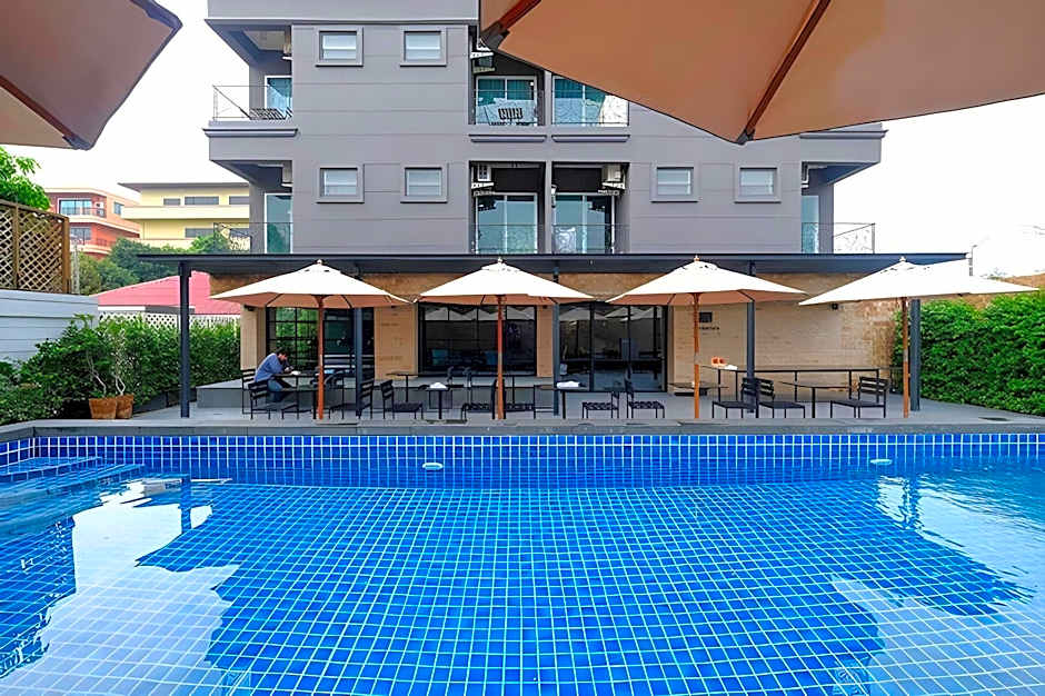 Theorie Hotel Sukhumvit 107 by SLH