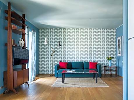 Luxury Suite with Balcony and Lake View