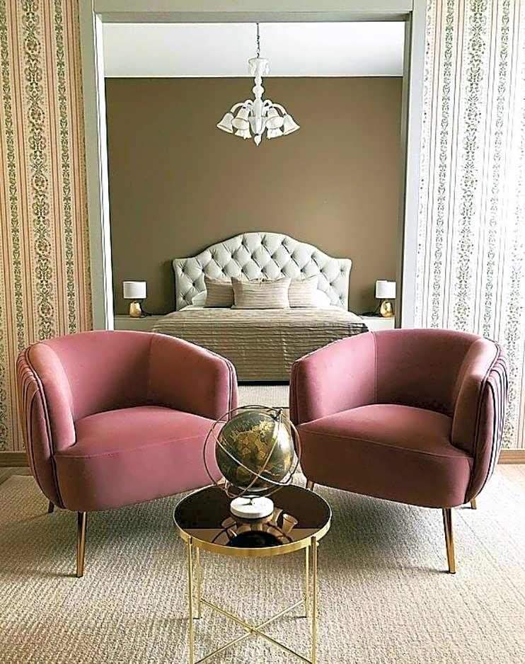 Photo 1 of 7 of Executive Suite, Lake View