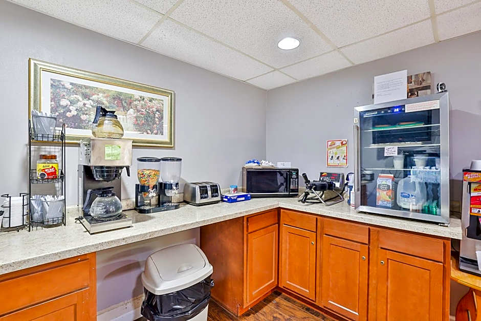 OYO Hotel Pipestone MN, Canterbury Park