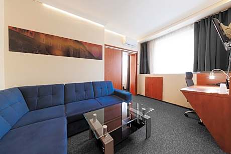 Studio with Sofa Bed