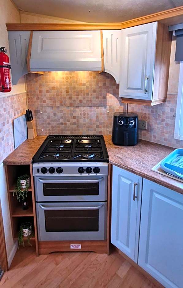 MOLLIES DEN 2 8 Berth 3 Bedrooms The Grange Holiday Park INGOLDMELLS