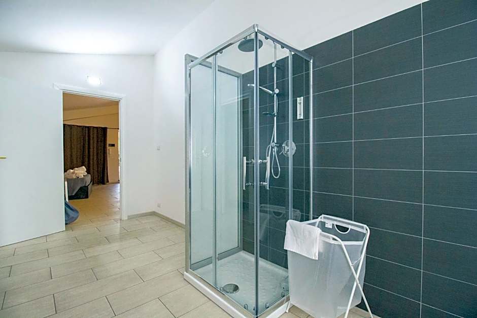 Royal Playa Suite and Apartament -private parking- self chek out