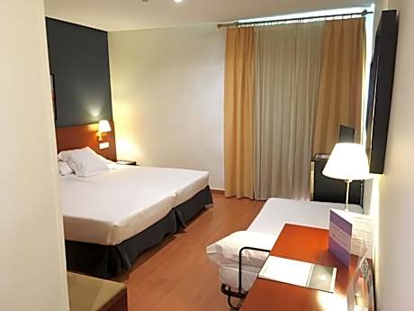 Double Room (2 Adults + 1 Child )