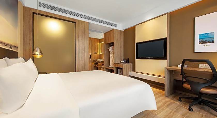 Atour Hotel Maoming High-speed Railway Station People Square