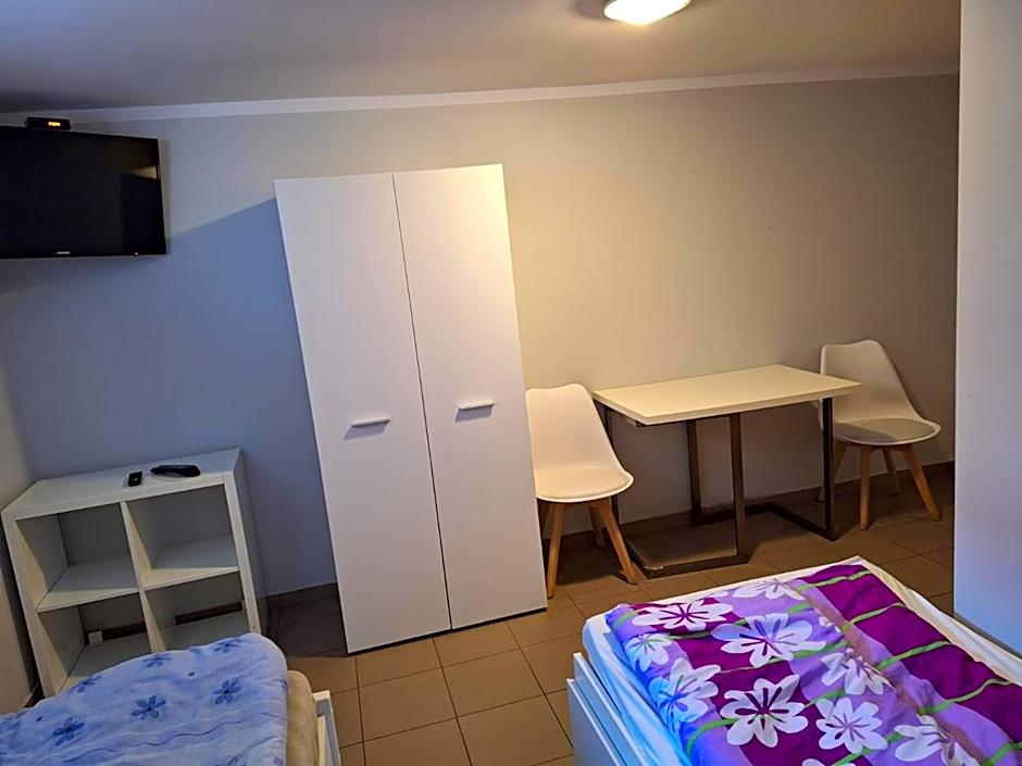 POKOJE -KWATERY Chodecz Waryńskiego 2A