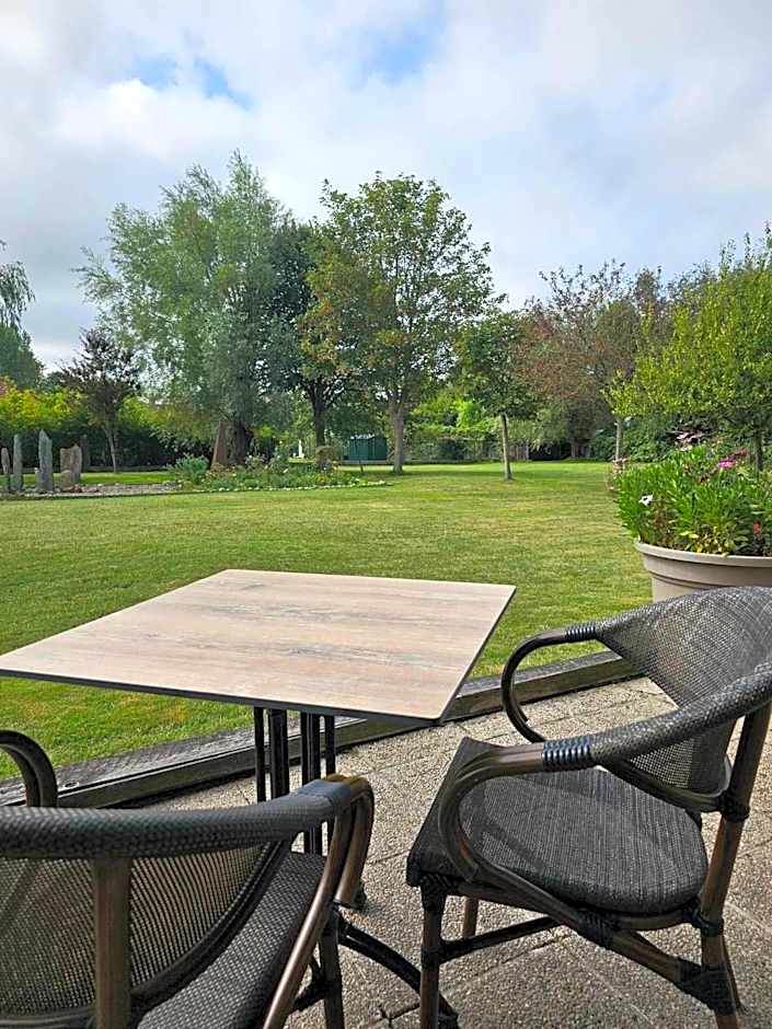 Hotel Westendia and Free Parking Top Breakfast