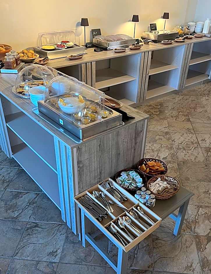 Pantheon Apartments & Studios