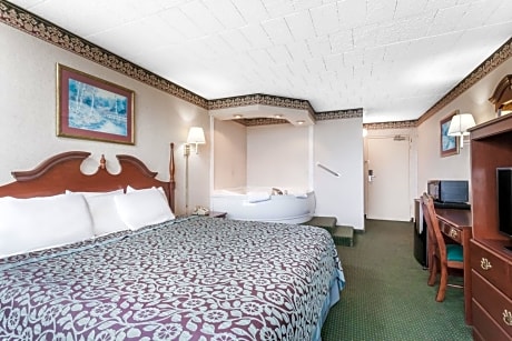 1 King Bed Deluxe Suite Mountain View Non-Smoking