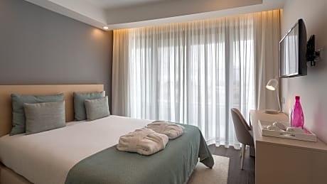 Standard Room w/Balcony & Spa Access