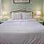 Classic Queen - Curry Mansion with Heated Pool