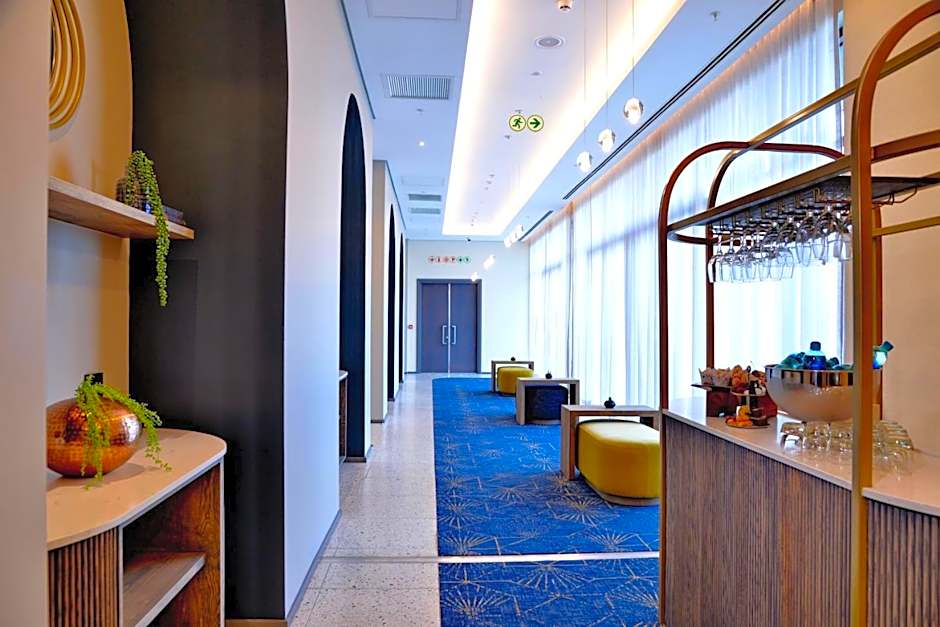 Courtyard Hotel Waterfall City