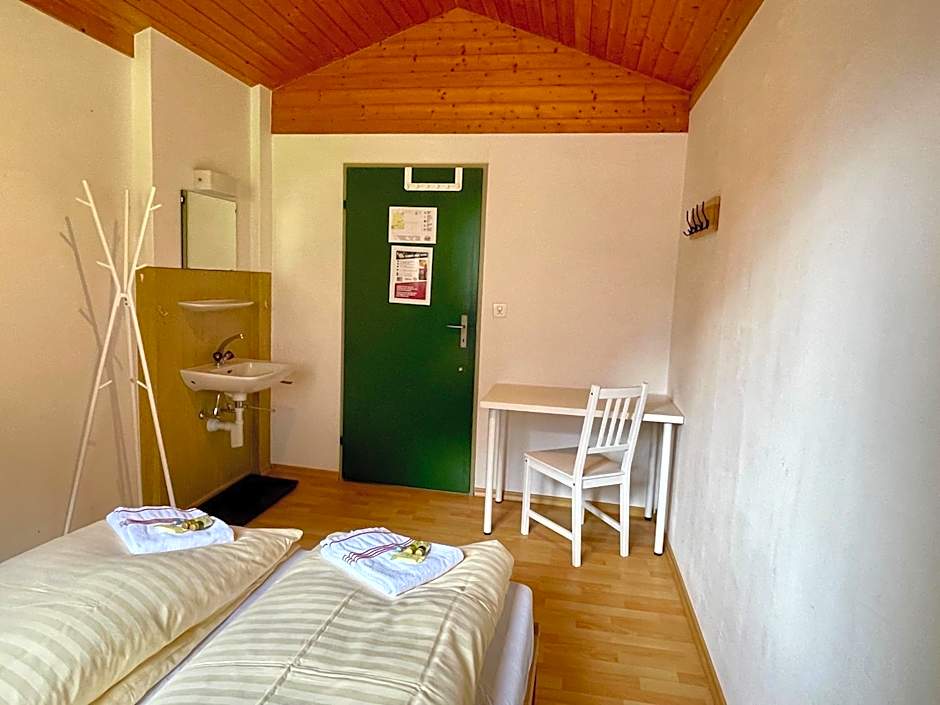 Alpine Base Hostel - Adults only