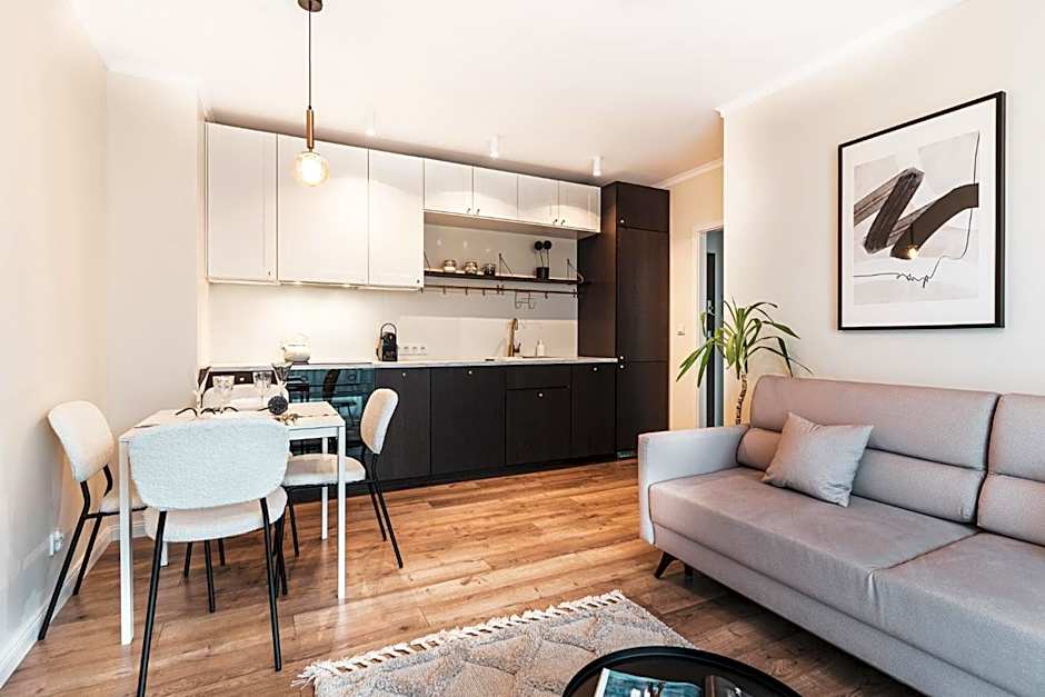 Pure Rental Premium Apartments - Free Parking & AC