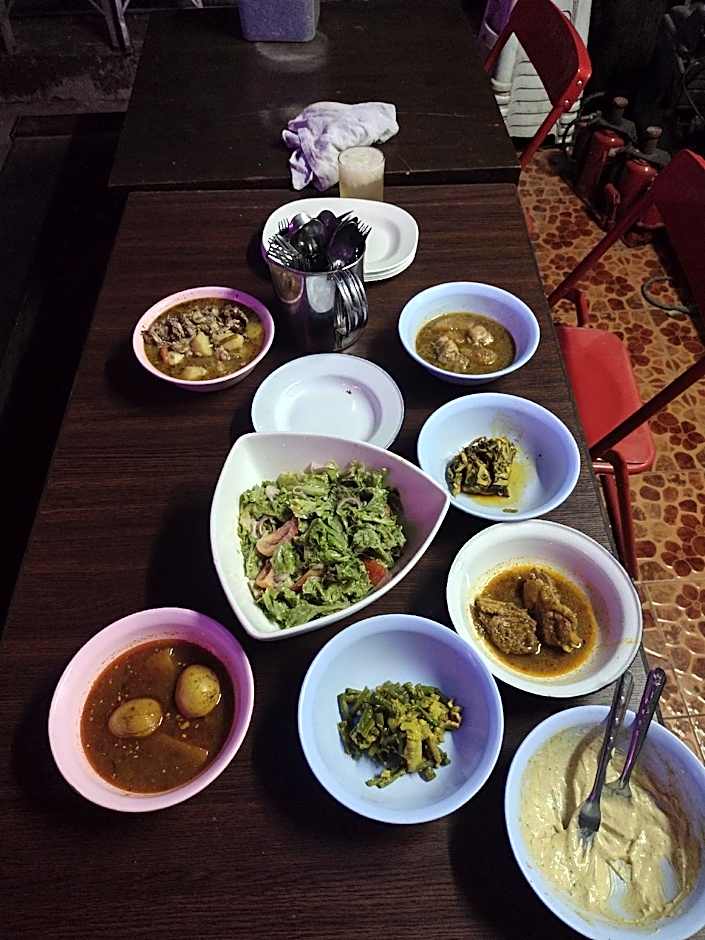 Mae Sot Commune and Camping 