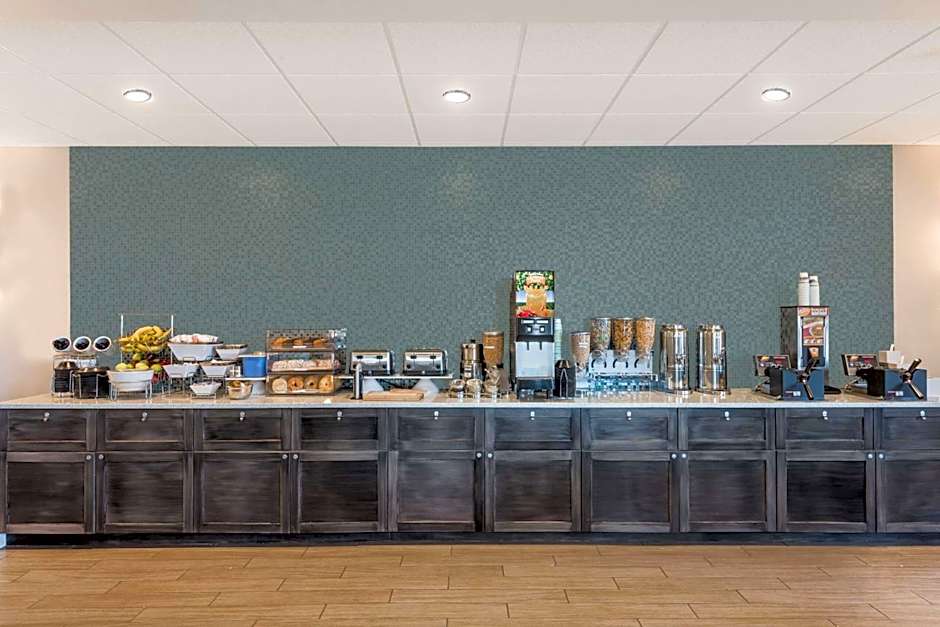 Howard Johnson by Wyndham Middletown Newport Area