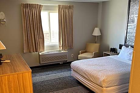 Queen Room - Mobility Access/Non-Smoking