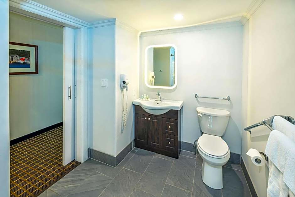 Quality Inn & Suites Garden Of The Gulf