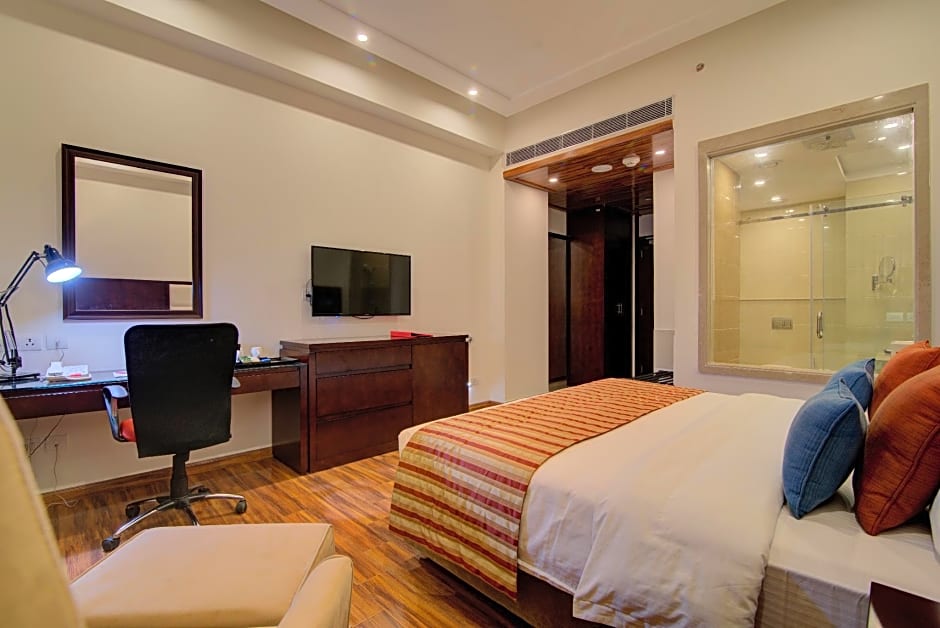 Photo 1 of 7 of Deluxe 1 King Bed
