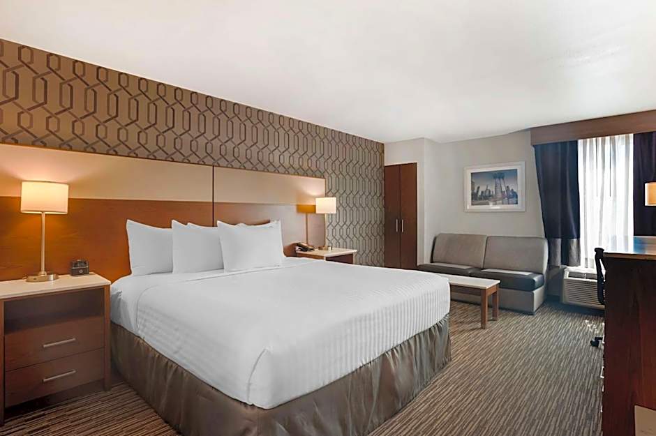 Best Western Plus Commerce Hotel