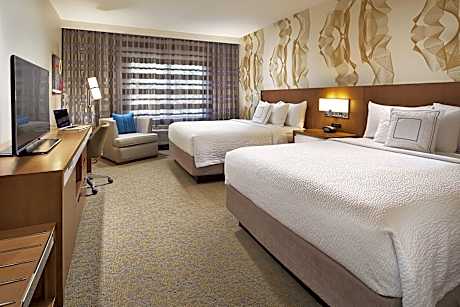 High Floor Queen/Queen Room (2 Queen Beds)