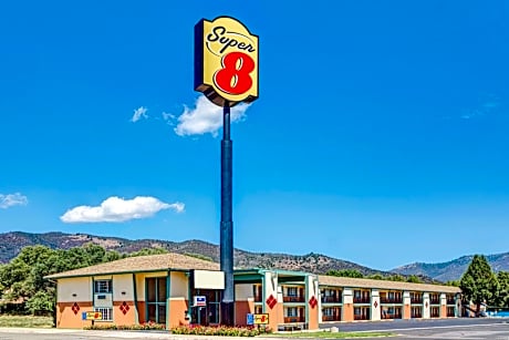Super 8 by Wyndham Yreka